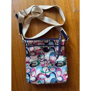 AUTHENTIC COACH IKAT SIGNATURE SWINGPACK MESSENGER CROSSBODY PASTEL‎